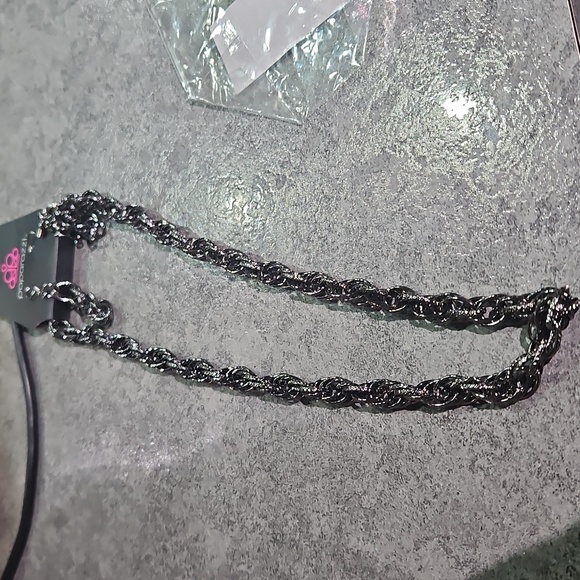 Paparazzi Twisted Silver Necklace - Picture 1 of 1